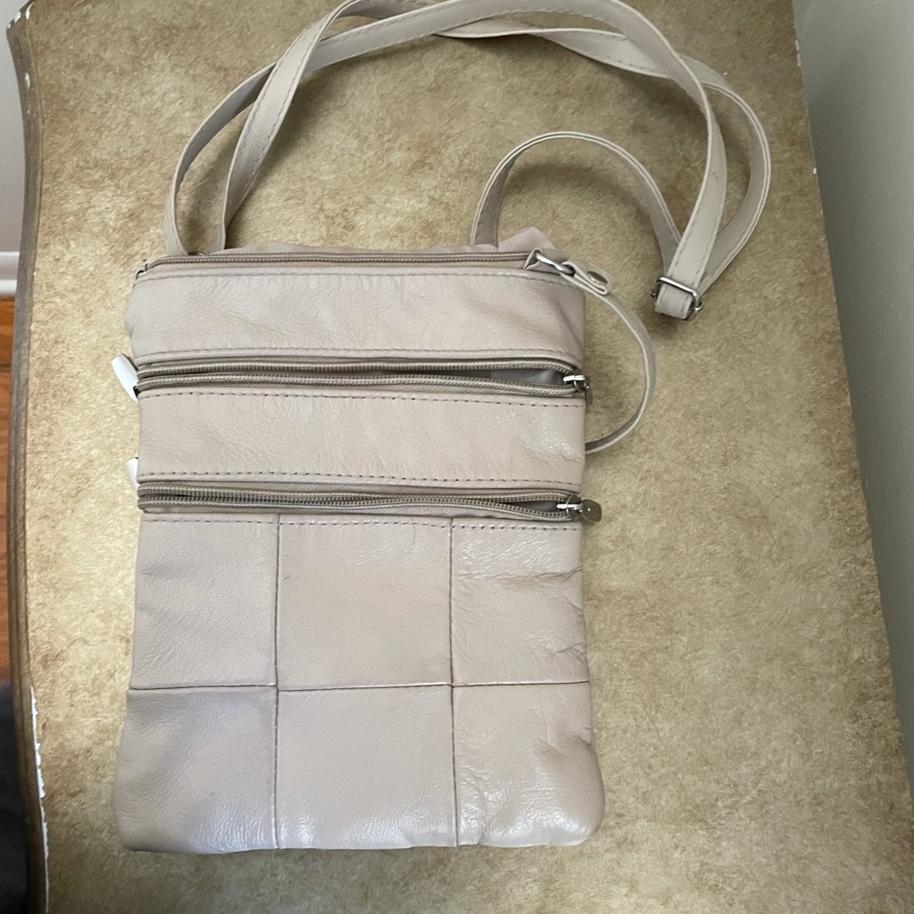 Multipocket Crossbag 3/$25 - Picture 1 of 3
